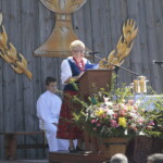 26.06.2022. Tokarnia. Ogólnopolski Festiwal Kultury Ludowej „Jawor u źródeł kultury”. Msza święta / Fot. Wiktor Taszłow - Radio Kielce