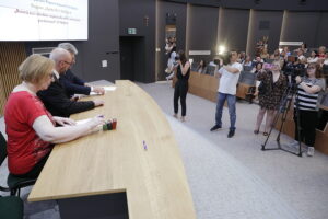 16.06.2025. Kielce. Podpisanie umów w ramach rządowych programów „Opieka 75+” oraz „Korpus Wsparcia Seniorów” / Fot. Jarosław Kubalski - Radio Kielce