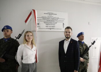 16.06.2025 Kielce. Collegium Medicum UJK. Odsłonięcie tablicy poświęconej gen. bryg. Janowi Kołłątajowi-Srzednickiemu / Fot. Jarosław Kubalski - Radio Kielce