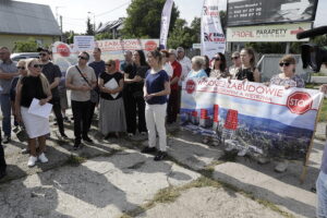 INTERWENCJA. Mieszkańcy przeciwni budowie wieżowców przy ulicy Hauke-Bosaka - Radio Kielce
