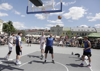 21.06.2025. Kielce. Rynek. Zawody w koszykówce 3x3 / Fot. Jarosław Kubalski - Radio Kielce