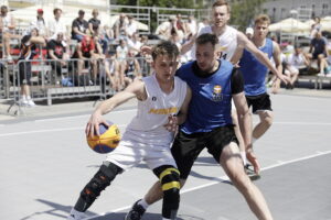 21.06.2025. Kielce. Rynek. Zawody w koszykówce 3x3 / Fot. Jarosław Kubalski - Radio Kielce