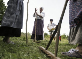 22.05.2025 Tokarnia. Park Etnograficzny. Sobótka i sianokosy / Fot. Jarosław Kubalski - Radio Kielce