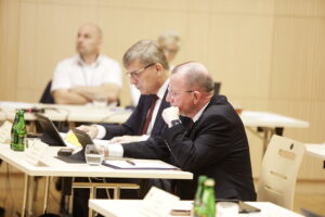Czy radni sejmiku udzielą wotum zaufania i absolutorium zarządowi województwa? - Radio Kielce