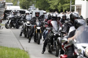 23.06.2025 Kielce. Pogrzeb Macieja Duszy - motocyklisty, instruktora nauki jazdy, prezesa stowarzyszenia CK Bikers i żołnierza zawodowego / Fot. Jarosław Kubalski - Radio Kielce