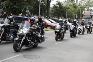 23.06.2025 Kielce. Pogrzeb Macieja Duszy - motocyklisty, instruktora nauki jazdy, prezesa stowarzyszenia CK Bikers i żołnierza zawodowego / Fot. Jarosław Kubalski - Radio Kielce