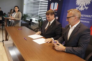 24.06.2025. Kielce. Podpisanie umów na modernizację stołówek w świętokrzyskich szkołach / Fot. Jarosław Kubalski - Radio Kielce