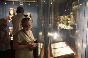 26.06.2025. Kielce. Muzeum Diecezjalne w Kielcach. Otwarcie jubileuszowej wystawy IUBILAEUM / Fot. Jarosław Kubalski - Radio Kielce