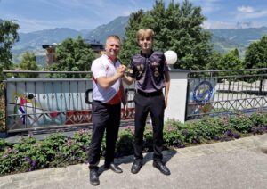 Na zdjęciu: Mariusz Skoneczny i Jakub Chrobot / Fot. Polski Związek Bilardowy