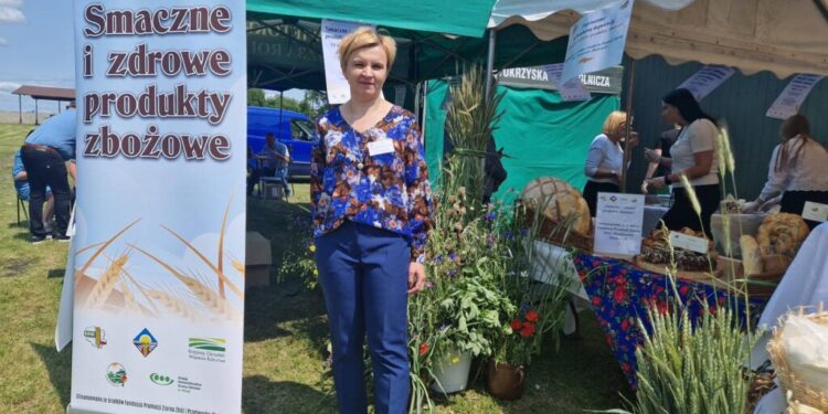 Pysznym chlebem, bułkami i ciastem częstowano na Pikniku Zbożowym - Radio Kielce
