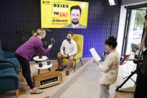 Audycja „Dzień Dobry, to Ja! Rozmowy inne niż wszystkie w Radiu Kielce”. Youtuber Oskar Bednarski „Globalista” / Fot. Jarosław Kubalski - Radio Kielce