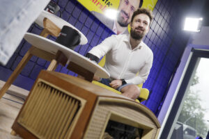 Audycja „Dzień Dobry, to Ja! Rozmowy inne niż wszystkie w Radiu Kielce”. Youtuber Oskar Bednarski „Globalista” / Fot. Jarosław Kubalski - Radio Kielce