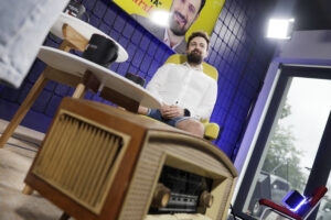 Audycja „Dzień Dobry, to Ja! Rozmowy inne niż wszystkie w Radiu Kielce”. Youtuber Oskar Bednarski „Globalista” / Fot. Jarosław Kubalski - Radio Kielce