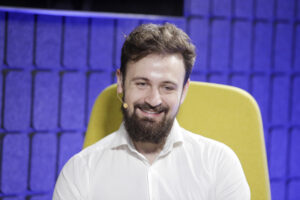 Audycja „Dzień Dobry, to Ja! Rozmowy inne niż wszystkie w Radiu Kielce”. Youtuber Oskar Bednarski „Globalista” / Fot. Jarosław Kubalski - Radio Kielce