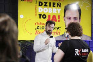 Audycja „Dzień Dobry, to Ja! Rozmowy inne niż wszystkie w Radiu Kielce”. Youtuber Oskar Bednarski „Globalista” / Fot. Jarosław Kubalski - Radio Kielce
