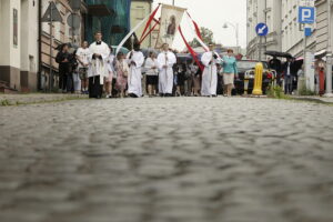 Wierni uwielbiają Boże Ciało za jego rodzinny charakter - Radio Kielce
