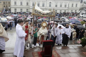 Wierni uwielbiają Boże Ciało za jego rodzinny charakter - Radio Kielce
