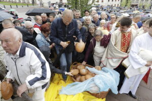 Wierni uwielbiają Boże Ciało za jego rodzinny charakter - Radio Kielce