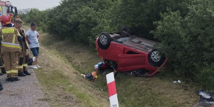 Groźny wypadek. Kobieta zabrana do szpitala