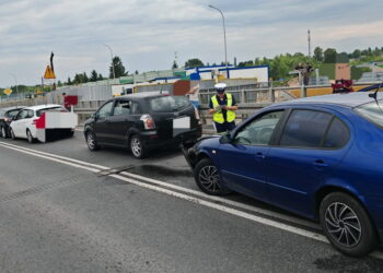 Auta uderzały w siebie jak domino