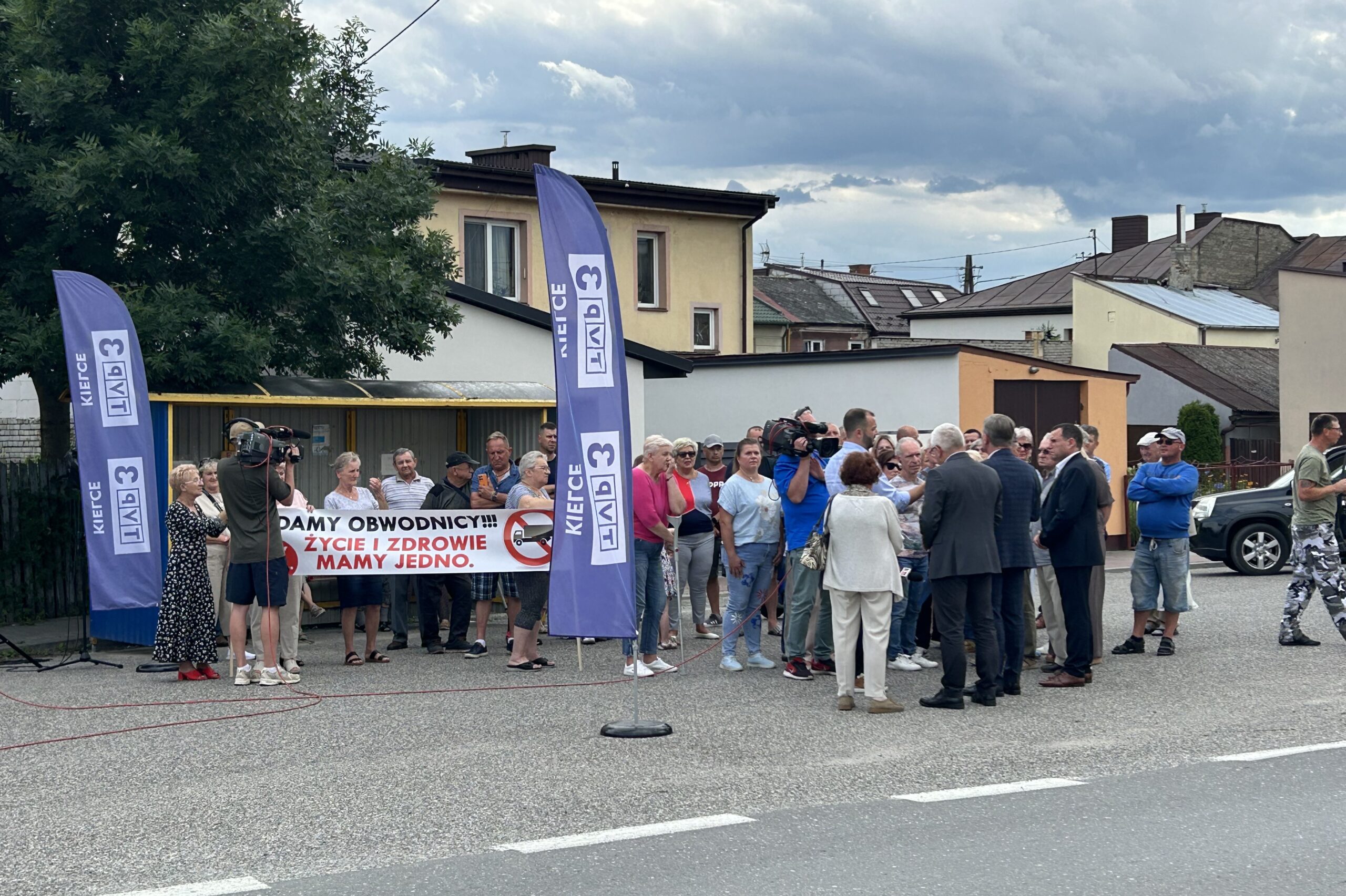INTERWENCJA. Mieszkańcy Klimontowa domagają się budowy obwodnicy - Radio Kielce 25.06.2025. Klimontów. Interwencja / Fot. Arkadiusz Miller - Radio Kielce