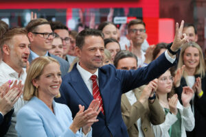 1.06.2025. Warszawa. Wybory prezydenta RP - II tura. Sztab wyborczy Rafała Trzaskowskiego / Fot. PAP - Radek Pietruszka