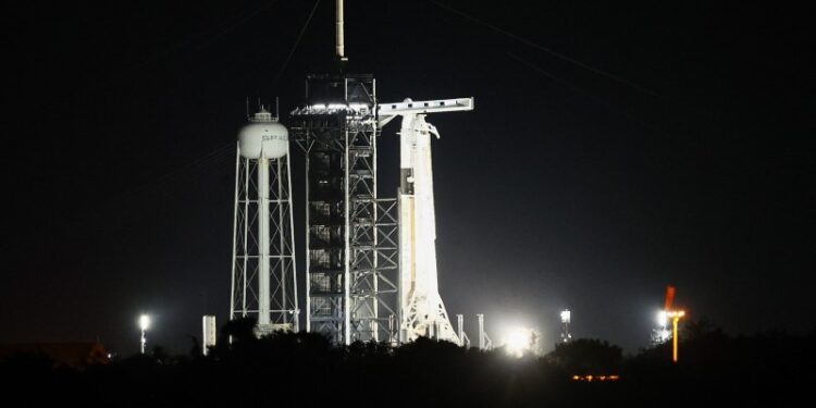 25.06.2025. Floryda. Start rakiety Falcon 9 z kapsułą Crew Dragon z Centrum Kosmicznego Johna F. Kennedy’ego na przylądku Canaveral na Florydzie W ramach misji Axiom-4 rakieta zabrała czwórkę astronautów, w tym Sławosza Uznańskiego-Wiśniewskiego na Międzynarodową Stację Kosmiczną / fot. PAP/Leszek Szymański
