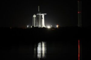 25.06.2025. Floryda. Start rakiety Falcon 9 z kapsułą Crew Dragon z Centrum Kosmicznego Johna F. Kennedy’ego na przylądku Canaveral na Florydzie W ramach misji Axiom-4 rakieta zabrała czwórkę astronautów, w tym Sławosza Uznańskiego-Wiśniewskiego na Międzynarodową Stację Kosmiczną / fot. PAP/Leszek Szymański