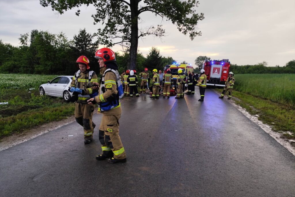Kierowca pod wpływem narkotyków wjechał w grupę nastolatków - Radio Kielce 07.06.2025. Bedlenko. Wypadek / źródło: straż pożarna