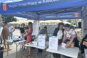25.06.2025. Kielce. Rynek. Wakacyjne Targi Pracy / Fot. Krzysztof Bujnowicz - Radio Kielce