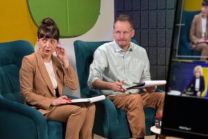 Audycja „Dzień Dobry, to Ja! Rozmowy inne niż wszystkie w Radiu Kielce” . Gościem audycji jest rektor Uniwersytetu Jana Kochanowskiego prof. Beata Wojciechowska. Na zdjęciu (od lewej): Magdalena Galas-Klusek i Tomek Dudek / Fot. Jarosław Kubalski – Radio Kielce