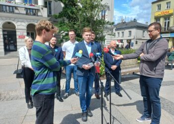 11.07.2025. Kielce. Narodowy Dzień Pamięci o Polakach – Ofiarach Ludobójstwa dokonanego przez OUN i UPA na Kresach Wschodnich II RP. Akcja ,,Kwiaty Wołynia” / Fot. Piotr Sawa - Radio Kielce