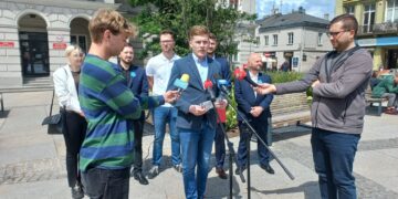 11.07.2025. Kielce. Narodowy Dzień Pamięci o Polakach – Ofiarach Ludobójstwa dokonanego przez OUN i UPA na Kresach Wschodnich II RP. Akcja ,,Kwiaty Wołynia” / Fot. Piotr Sawa - Radio Kielce
