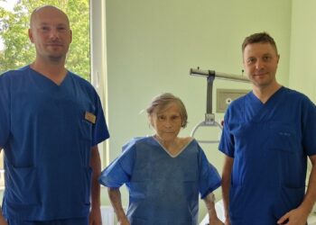 Dzięki kieleckim lekarzom seniorka znów stanęła na nogi. Pomogła skomplikowana operacja