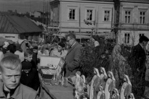 Lata 1960-1965. Kielce. Plac Najświętszej Marii Panny. Odpust / źródło: Cyfrowa Biblioteka Narodowa Polona