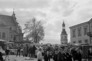 Lata 1960-1965. Kielce. Plac Najświętszej Marii Panny. Odpust w Kielcach / źródło: Cyfrowa Biblioteka Narodowa Polona