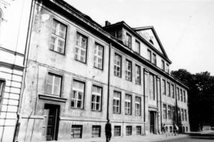 Kielce. Ulica Leśna. Lata 1950-1965. Dawny gmach Seminarium Nauczycielskiego / źródło: fotopolska.eu