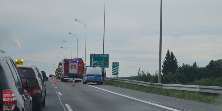 12.07.2025. Skarżysko-Kamienna. Zderzenie trzech samochodów na S7 / Fot. Marek Sokołowski