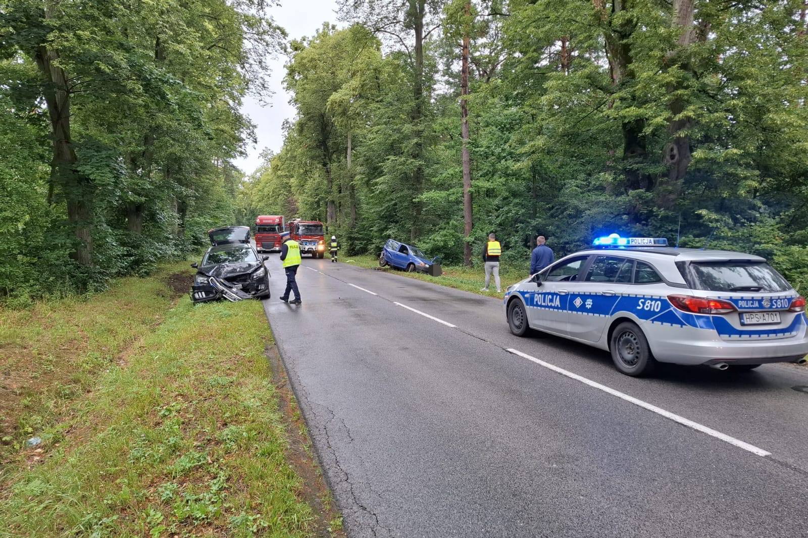 Dwie osoby ranne w wypadku na drodze wojewódzkiej - Radio Kielce 09.07.2025. Czernica. Wypadek / Fot. policja