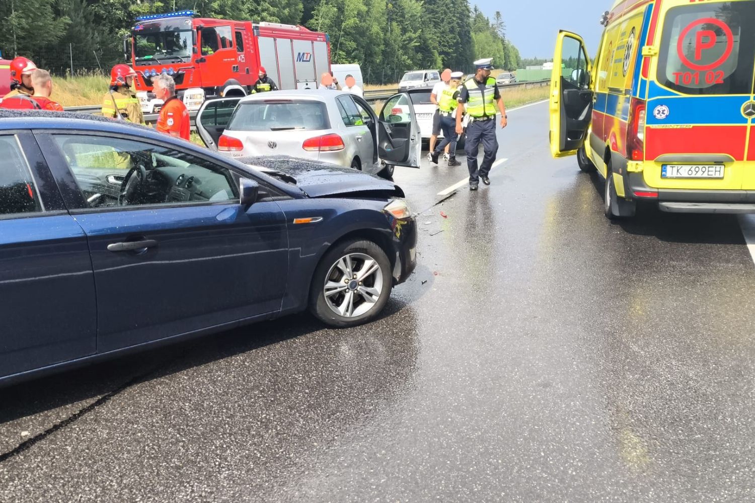 Kolejny karambol na S7. Ranne 9-letnie dziecko - Radio Kielce 07.07.2025. Ostojów. Wypadek / Fot. Straż Pożarna