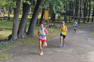 Biegacze terenowi rywalizowali w MOSiR Gutwin Run 2025 - Radio Kielce