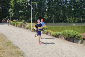 Biegacze terenowi rywalizowali w MOSiR Gutwin Run 2025 - Radio Kielce