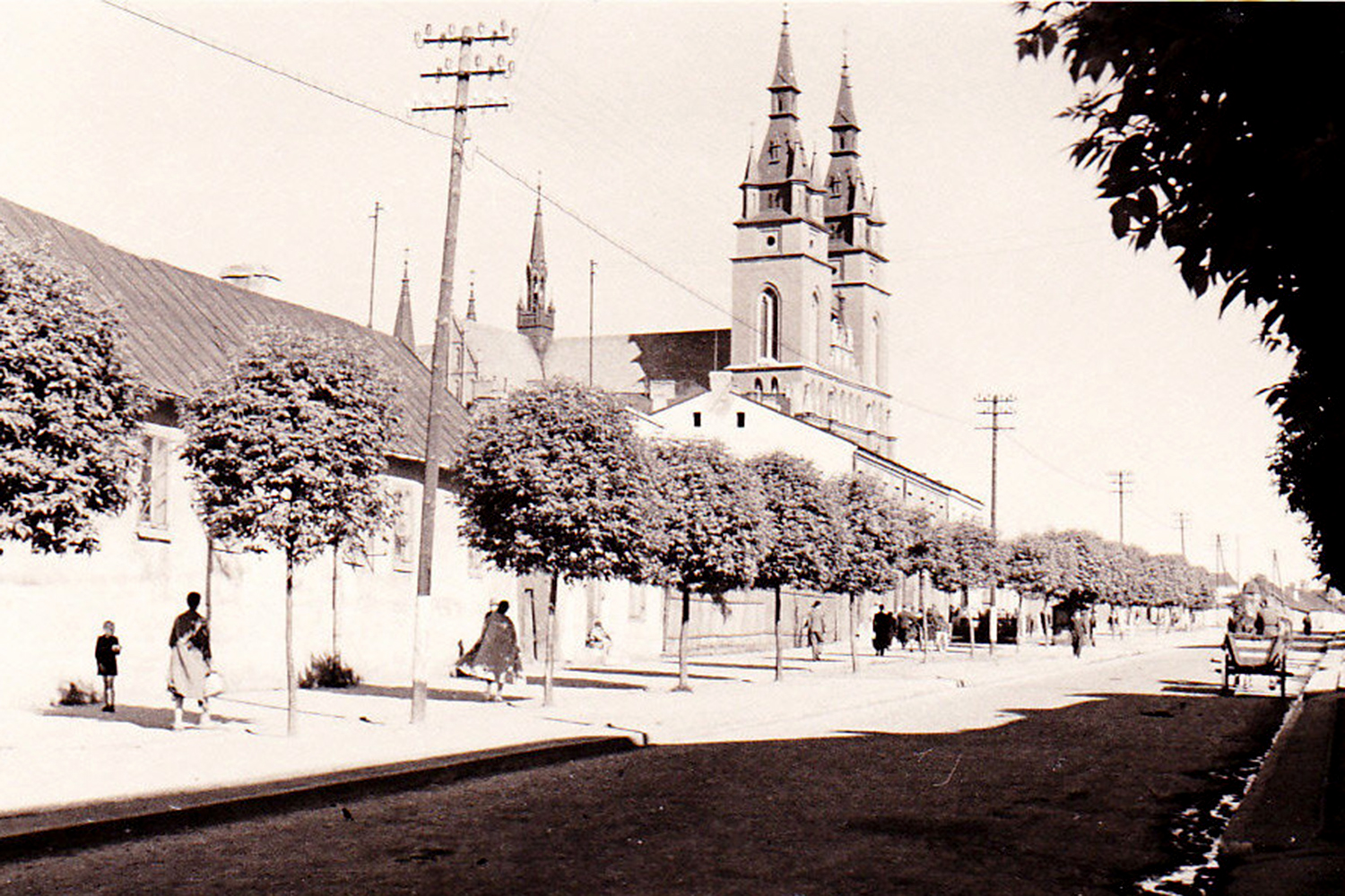Kielce. 21 czerwca 1941 r. Ulica 1 Maja / źródło: fotopolska.eu Kielce. 21 czerwca 1941 r. Ulica 1 Maja / źródło: fotopolska.eu