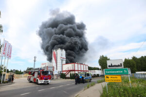 14.07.2025. Siemianowice Śląskie. Pożar hali magazynowej / Fot. PAP/Michał Meissner