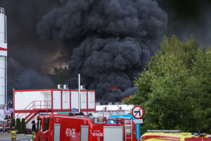14.07.2025. Siemianowice Śląskie. Pożar hali magazynowej / Fot. PAP/Michał Meissner