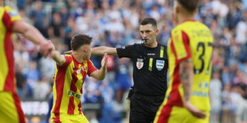 Dwie czerwone kartki i dwa stracone gole Korony na inaugurację