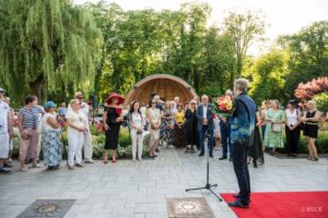 01.07.2025. Busko-Zdrój. XXXI Międzynarodowy Festiwal Muzyczny im. Krystyny Jamroz. Słoneczko w Alei Gwiazd odsłonił Jacek Rogala / Fot. BSCK - Facebook
