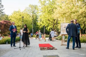 01.07.2025. Busko-Zdrój. XXXI Międzynarodowy Festiwal Muzyczny im. Krystyny Jamroz. Słoneczko w Alei Gwiazd odsłonił Jacek Rogala / Fot. BSCK - Facebook