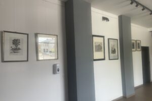Miejsko-Gminny Ośrodek Kultury w Koprzywnicy. Wystawa linorytów / Fot. Grażyna Szlęzak - Radio Kielce