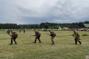 27.07.2025. Białe Ługi. Upamiętnienie rocznicy walk do jakiego doszło w październiku 1944 roku / Fot. Marta Bożęcka